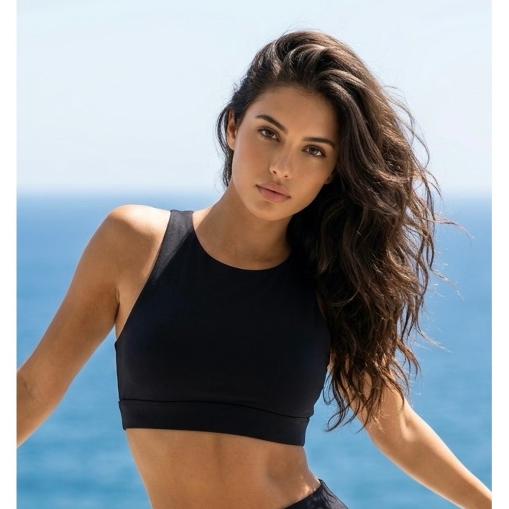 GapFit Small Sports Bra Women Black Racerback High Neck Keyhole Workout Top